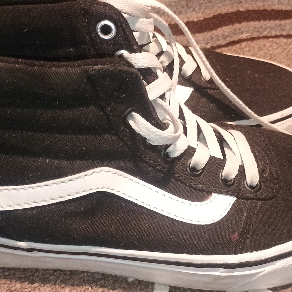 Stylish Unworn Black and White Vans Women's Sneakers